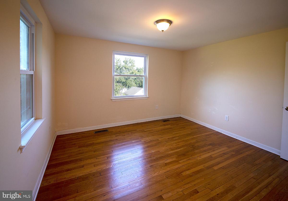 933 Olmstead Road Baltimore, MD 21208 - Photo 8 of 25