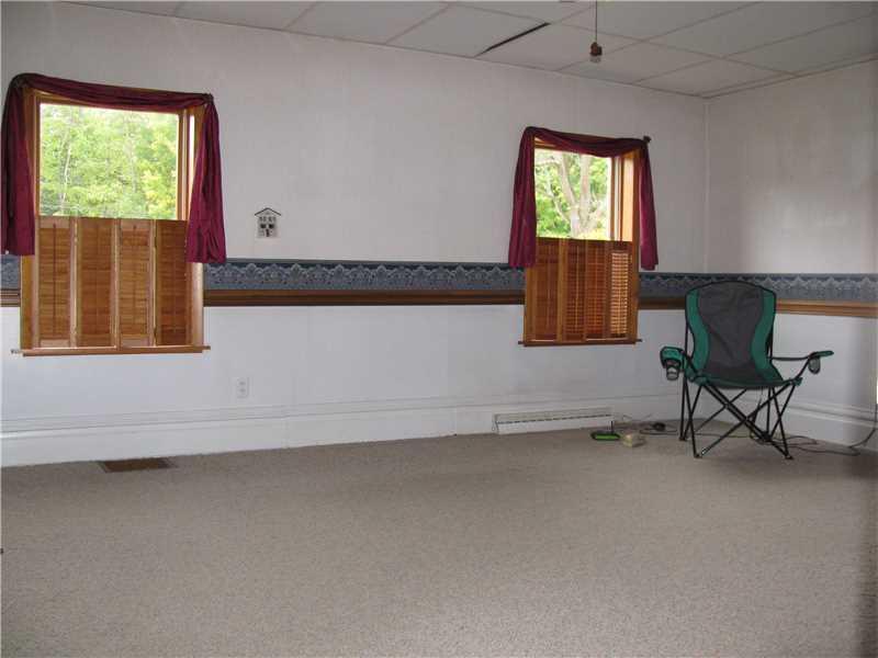 303 Dowling Road Jamestown, PA 16134 - Photo 10 of 15 Living Room.