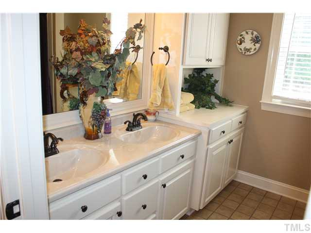 155 Old Murphy Road Zebulon, NC 27597 - Photo 23 of 25 UPSTAIRS FULL BATH