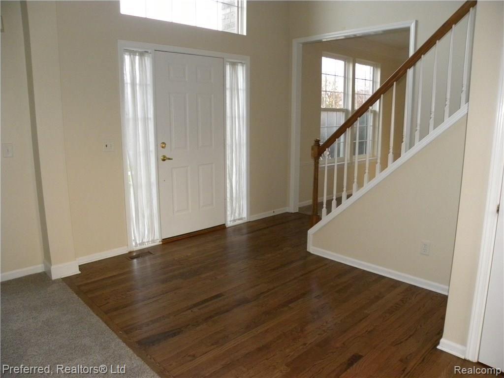 396 Springfield Drive Canton, MI 48188 - Photo 4 of 28 2 Story Foyer
