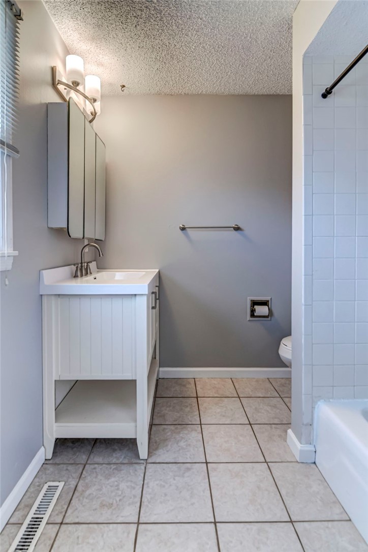 4633 Butler Drive Decatur, IL 62526 - Photo 19 of 45 Gallery Image 19