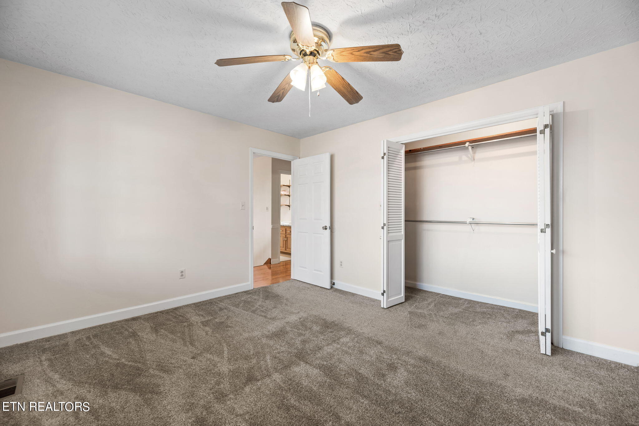 312 Yarnell Road Clinton, TN 37716 - Photo 26 of 36 26-web-or-mls-Yrnll312 (72)