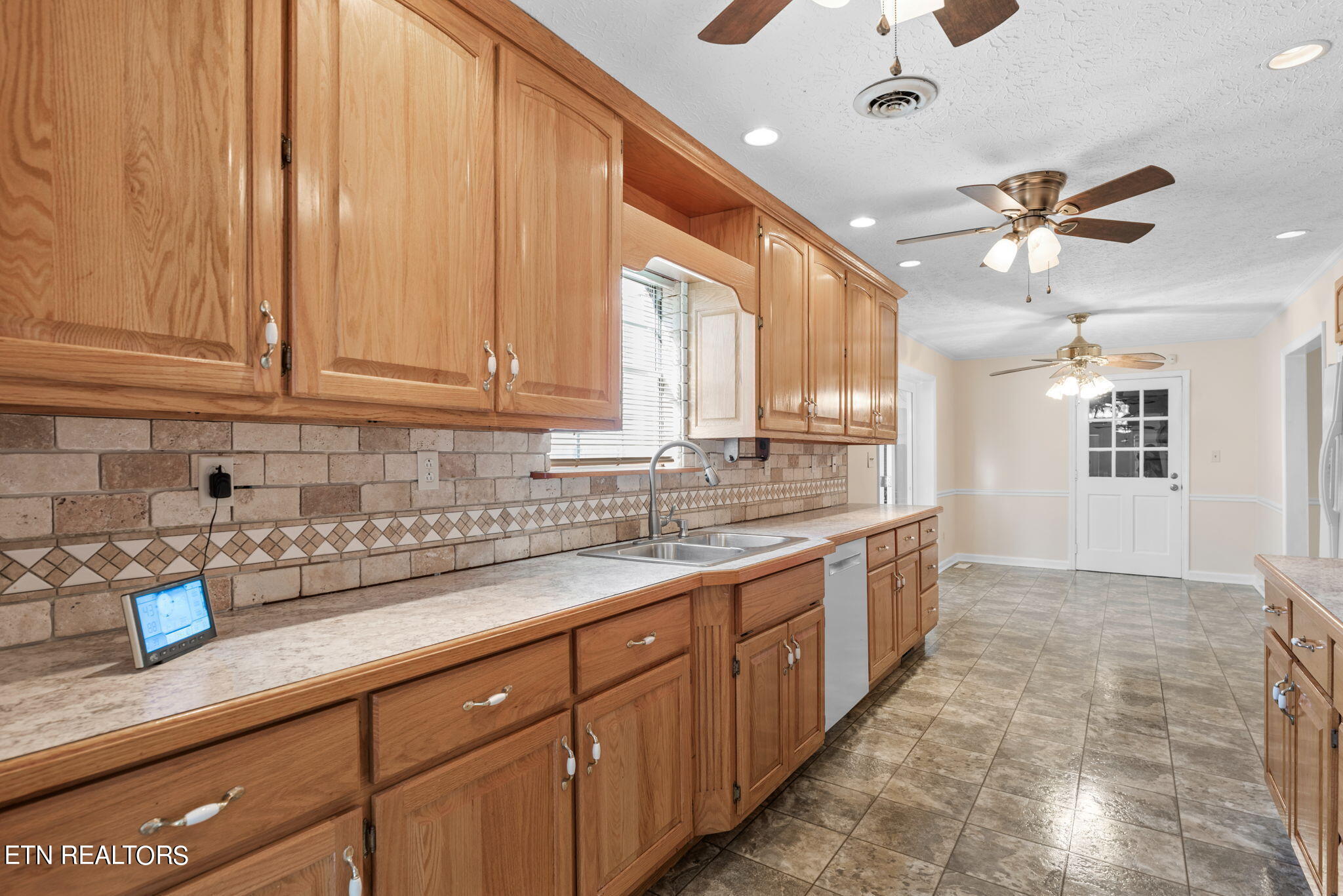 312 Yarnell Road Clinton, TN 37716 - Photo 8 of 36 8-web-or-mls-Yrnll312 (10)