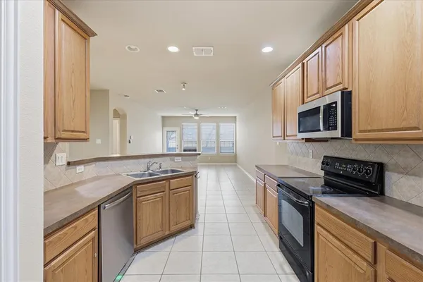 $2,850 | 1725 Brookview Drive, Carrollton, TX 75007