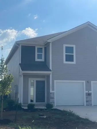 $2,200 | 1714 Grayhawk Drive, Basehor, KS 66007