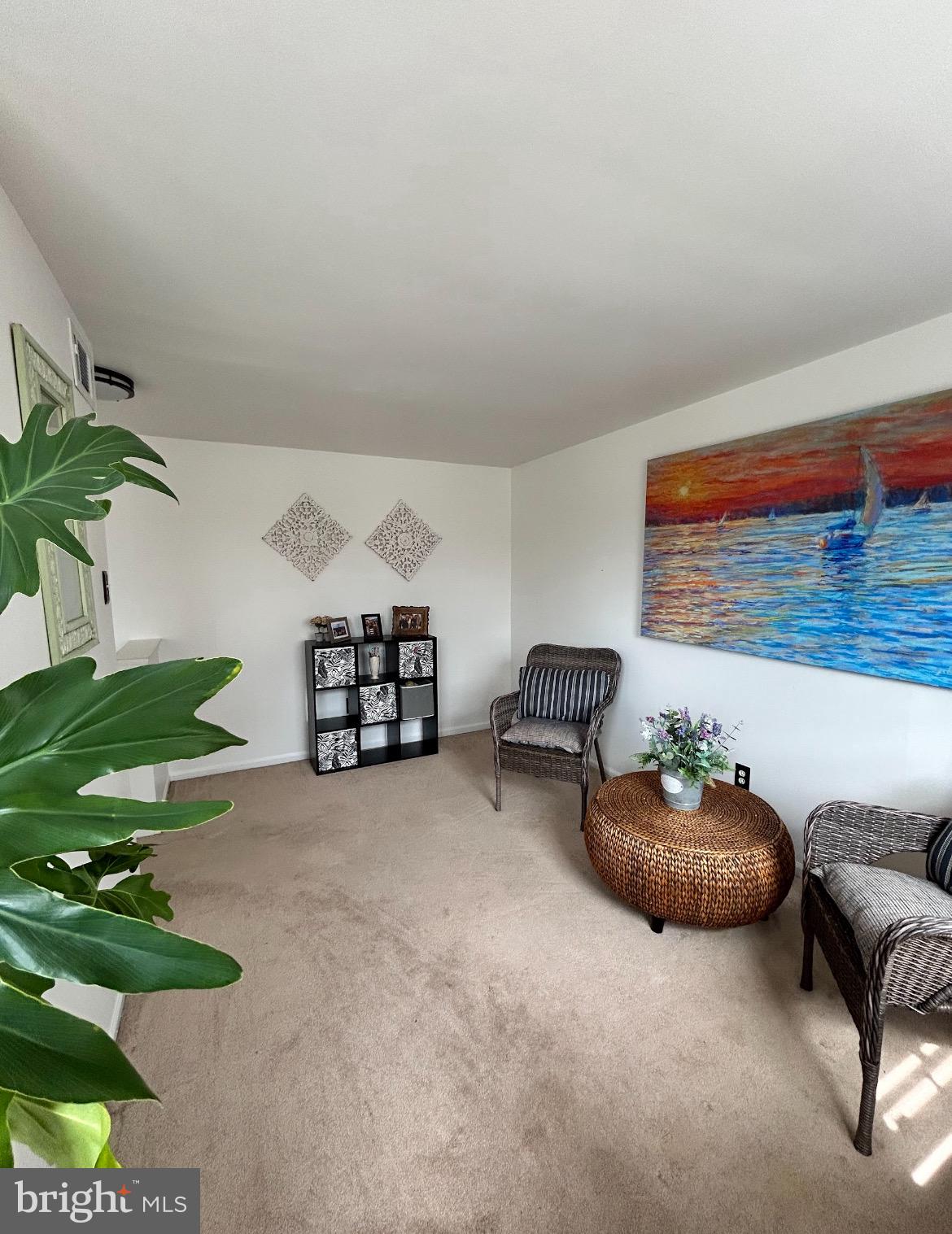 87 Whetstone Road Horsham, PA 19044 - Photo 13 of 20 a living room with furniture and a potted plant