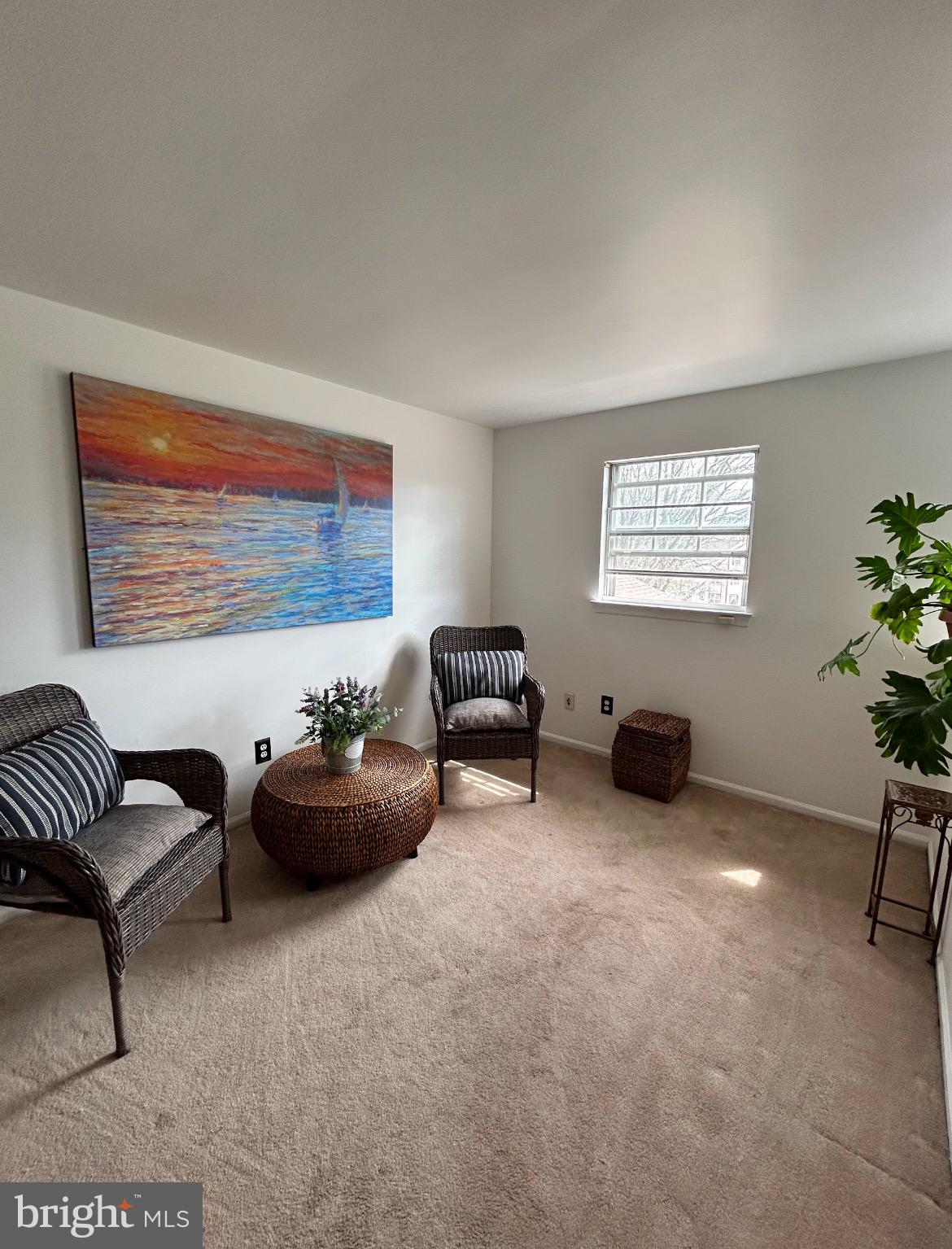 87 Whetstone Road Horsham, PA 19044 - Photo 14 of 20 a living room with furniture and a window