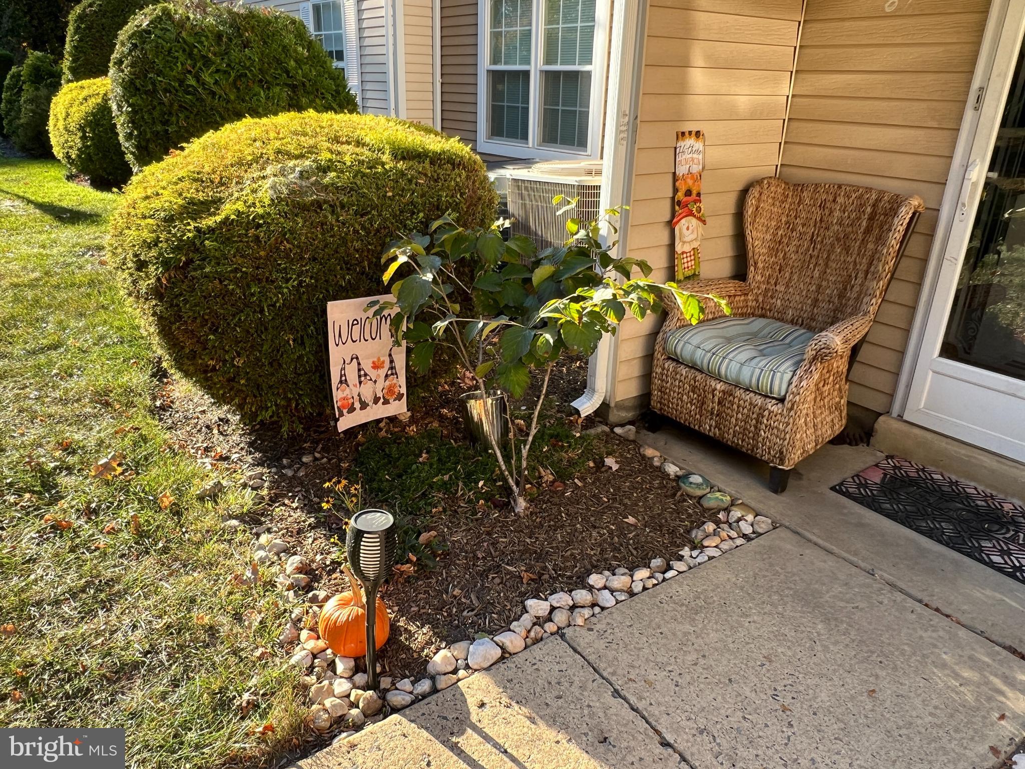 87 Whetstone Road Horsham, PA 19044 - Photo 3 of 20 a view of entryway with garden