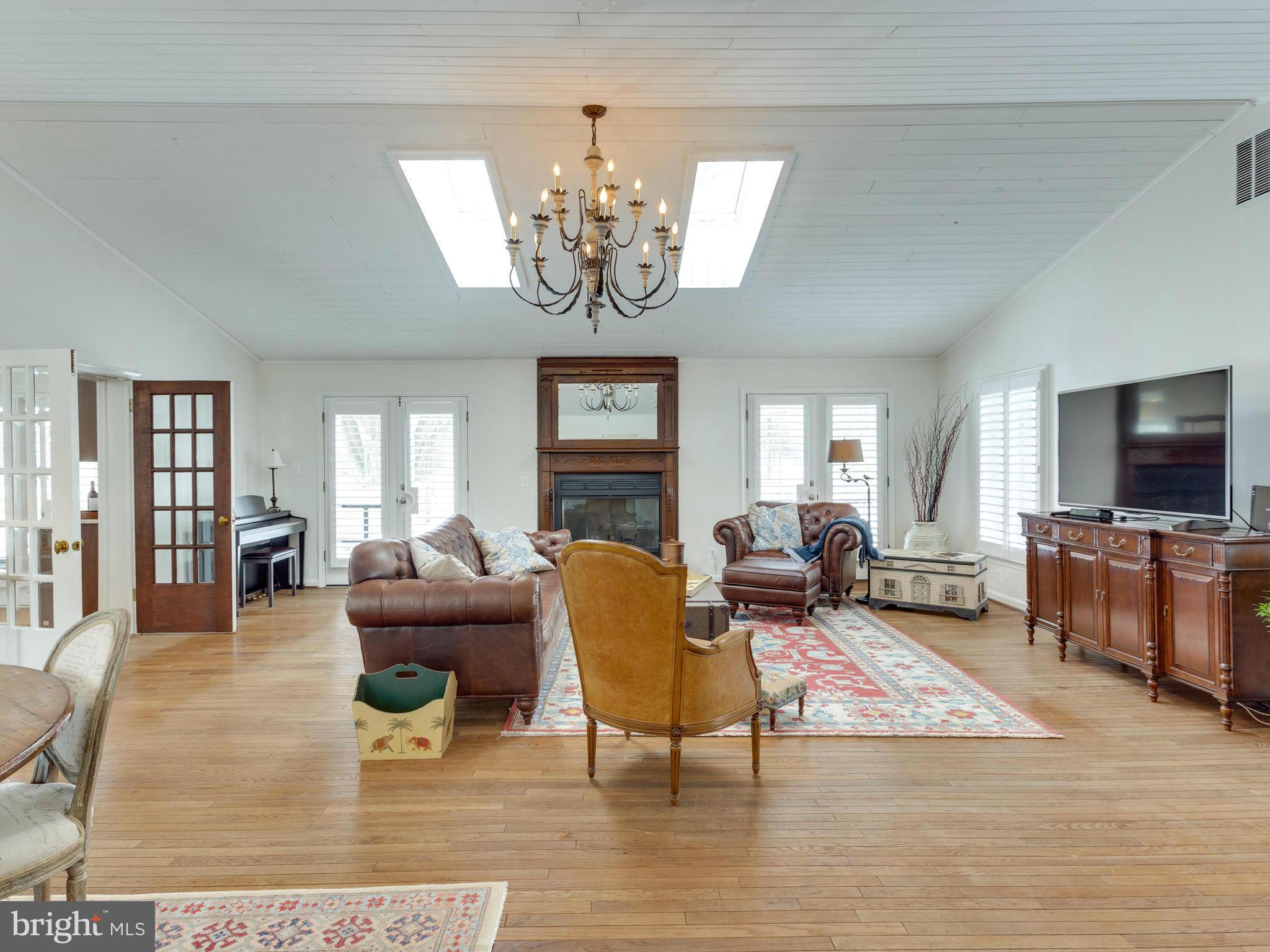2780 Hill Road Vienna, VA 22181 - Photo 11 of 29 Family Room