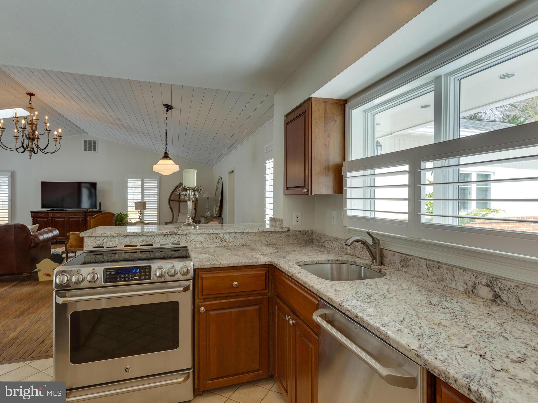 2780 Hill Road Vienna, VA 22181 - Photo 8 of 29 Kitchen
