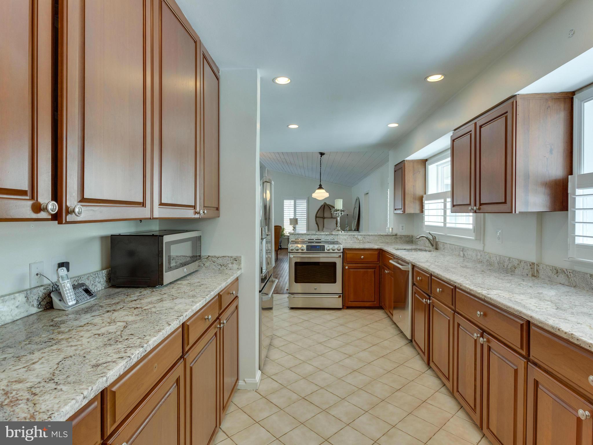 2780 Hill Road Vienna, VA 22181 - Photo 9 of 29 Kitchen