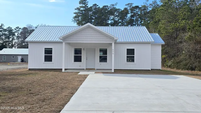 $213,900 | 606 Anderson Street, Tabor City, NC 28463
