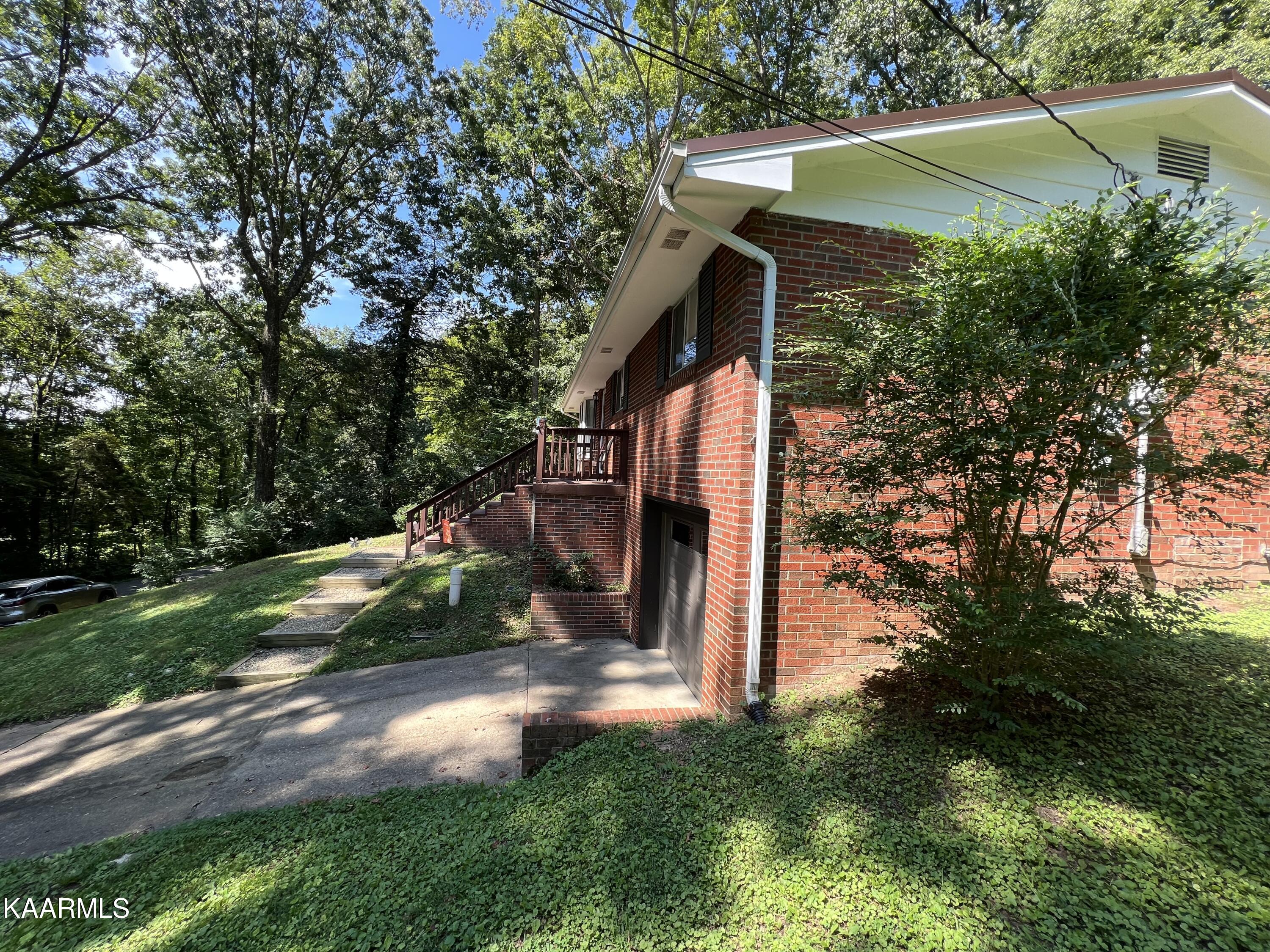 111 Maple Tree Lane Powell, TN 37849 - Photo 8 of 44 BE48F67C-687D-4398-A391-570007C12E53