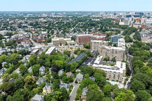 $3,200 | 77 Pond Avenue, Unit 611, Brookline, MA 02445