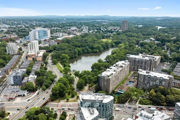 $3,200 | 77 Pond Avenue, Unit 611, Brookline, MA 02445