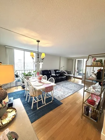 $3,200 | 77 Pond Avenue, Unit 611, Brookline, MA 02445