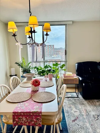 $3,200 | 77 Pond Avenue, Unit 611, Brookline, MA 02445