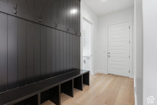 538 North Legend Circle, Unit 505 Mapleton, UT 84664 - Photo 29 of 48 Built-in mudroom bench with storage cubbies and coat hooks
