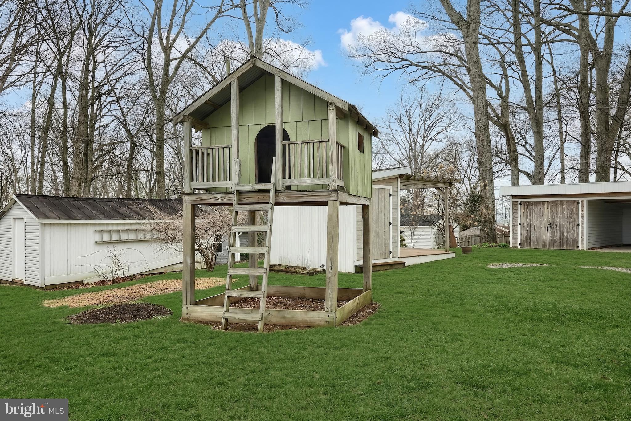 24 Park Street Jacobus, PA 17407 - Photo 8 of 40 a front view of a house with a garden