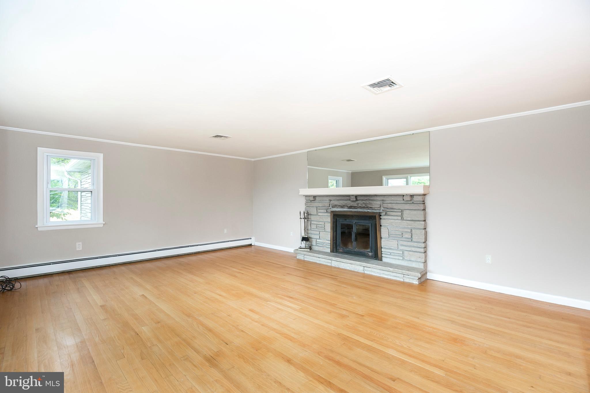 100 Wells Road Spring City, PA 19475 - Photo 12 of 33 Living Room