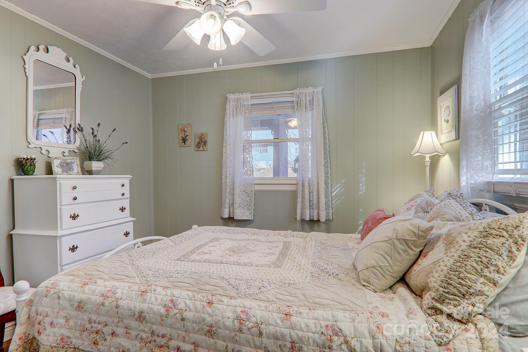 36 Brookside Lane Maggie Valley, NC 28751 - Photo 29 of 48 a bedroom with a large bed and a dresser