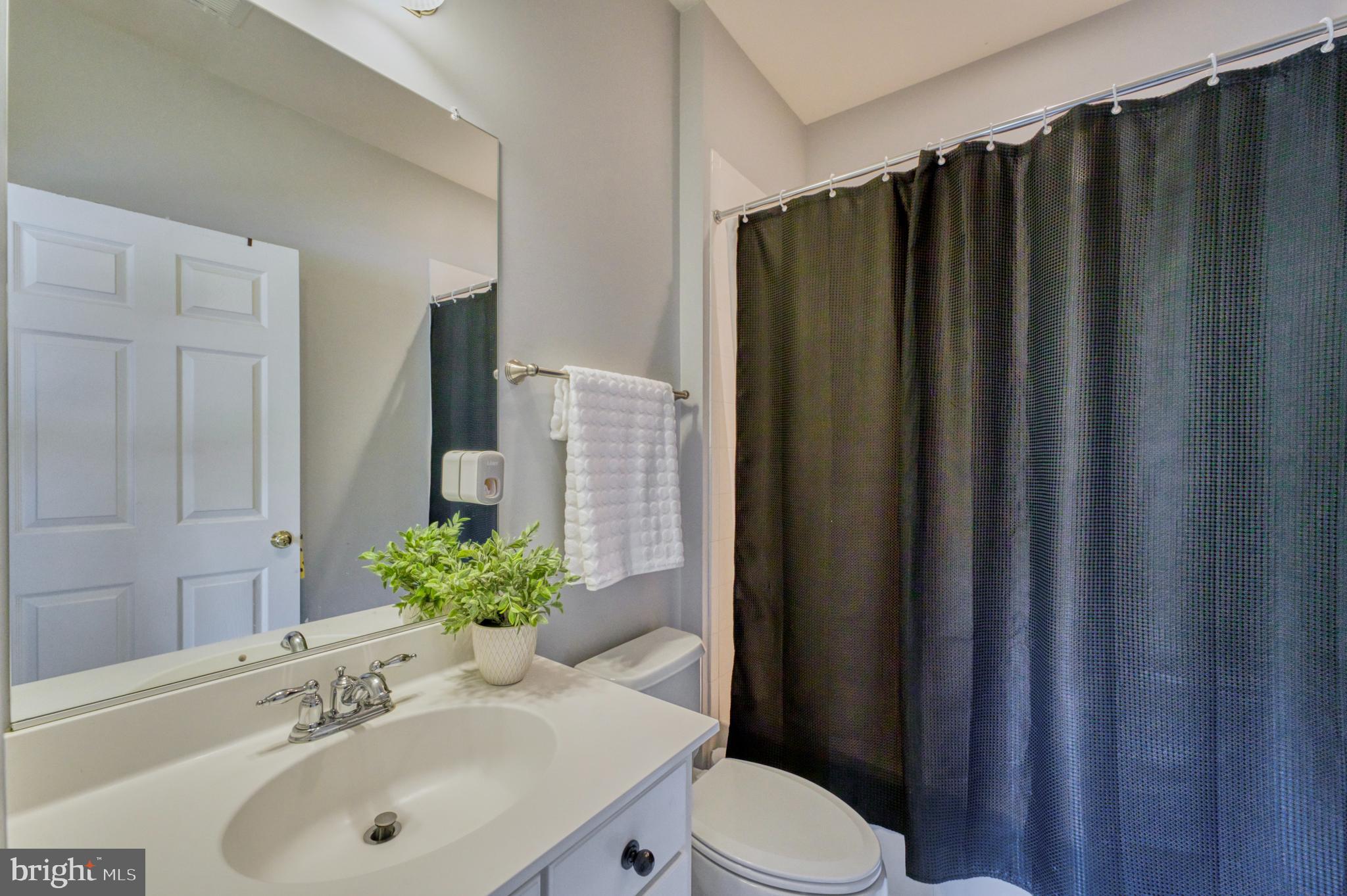 35467 Sunny Ridge Road Round Hill, VA 20141 - Photo 45 of 74 Third Full Bathroom