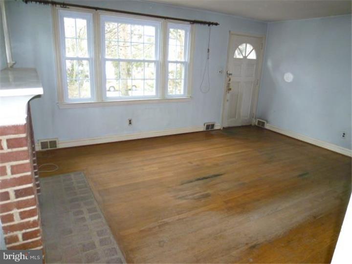 511 Ridge Avenue Media, PA 19063 - Photo 6 of 15 Living Room