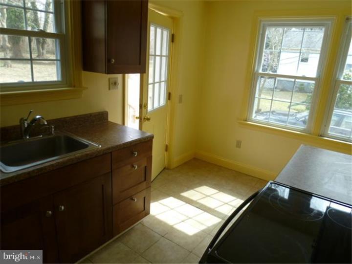 511 Ridge Avenue Media, PA 19063 - Photo 7 of 15 Kitchen