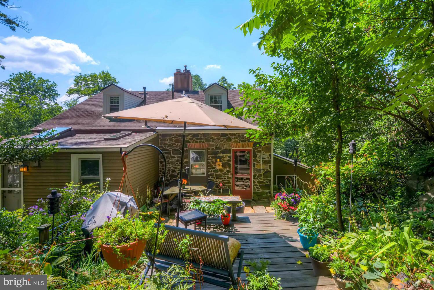 5106 North Franklintown Road Baltimore, MD 21207 - Photo 15 of 22 a front view of a house with garden