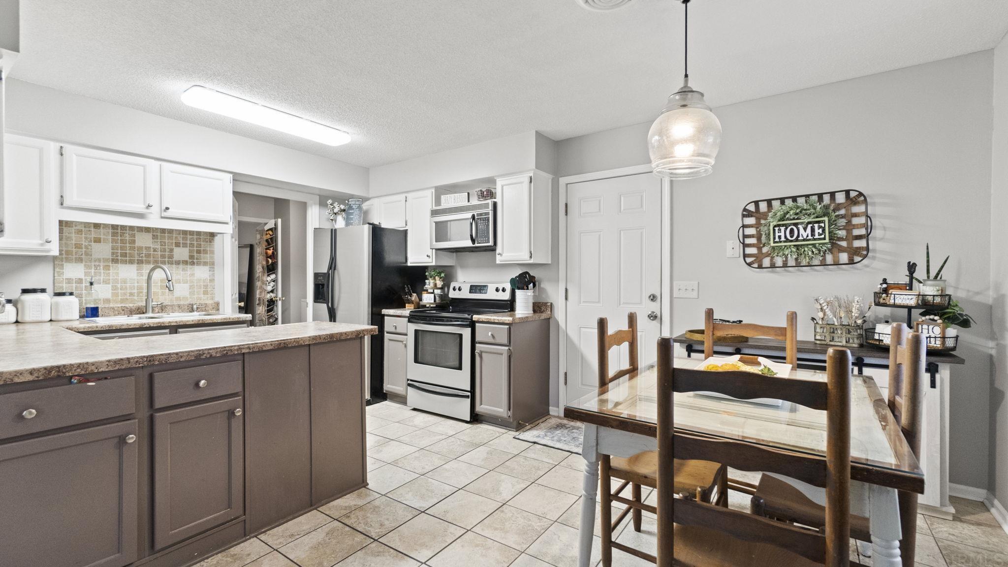 15916 Lima Road Huntertown, IN 46748 - Photo 8 of 33