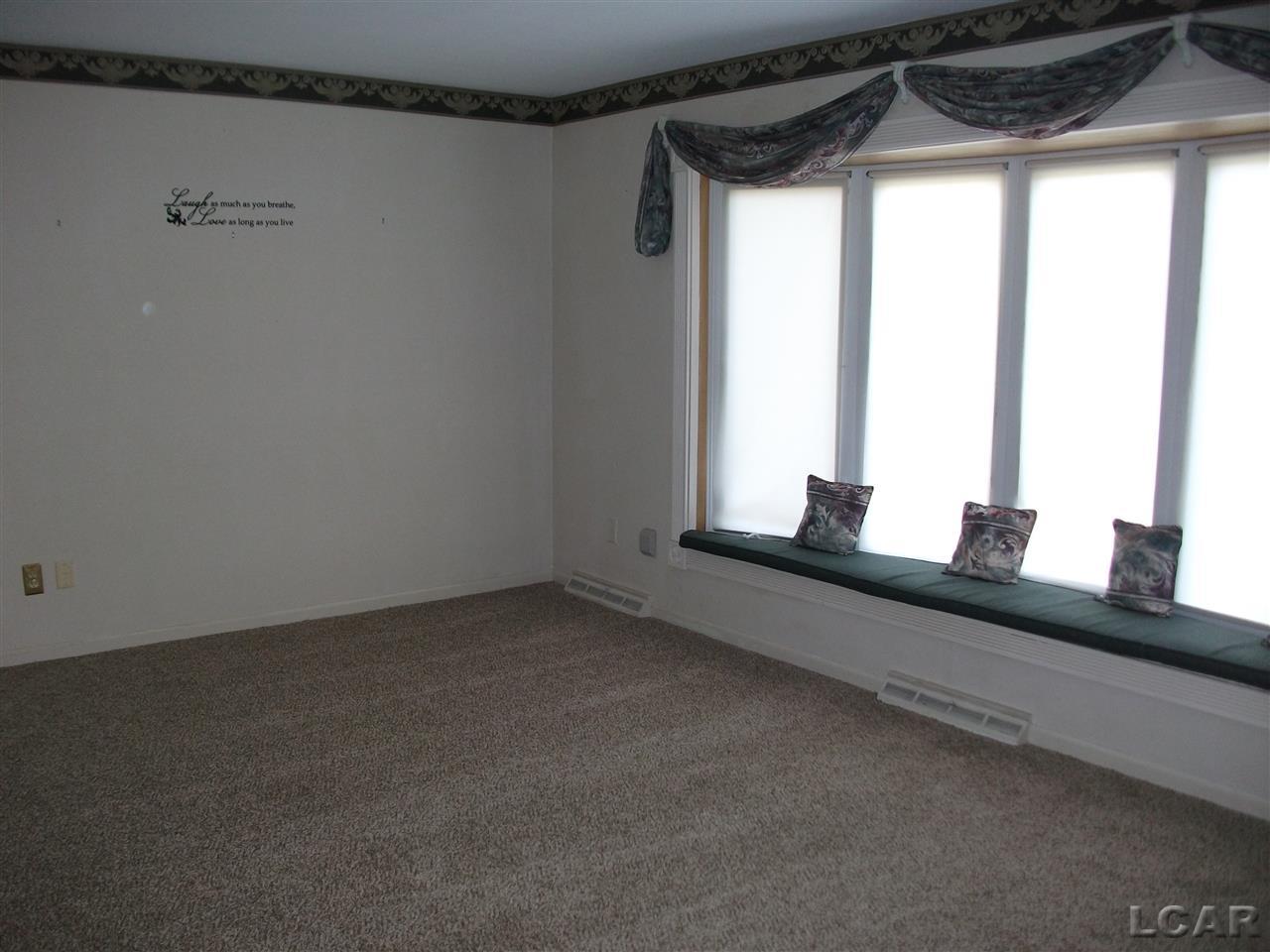 4778 Hooks Mill Road Adrian, MI 49221 - Photo 7 of 23 31274815-6.JPG