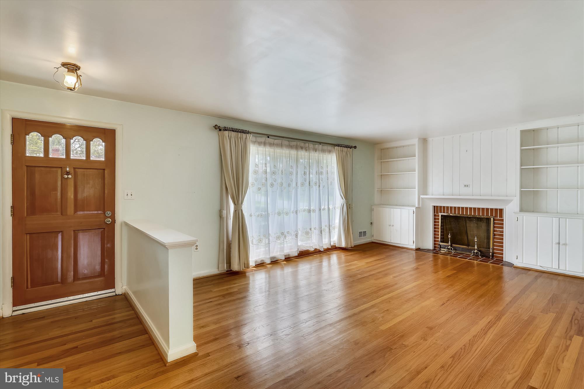 708 Winhall Way Silver Spring, MD 20904 - Photo 9 of 41 Main level entrance