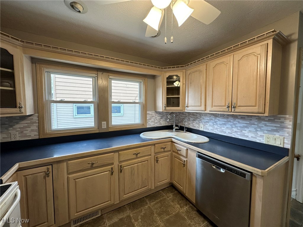 1111 Spring Road Cleveland, OH 44109 - Photo 5 of 18