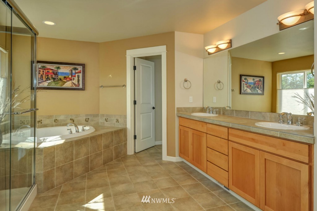 10317 Northeast 190th Street Bothell, WA 98011 - Photo 11 of 15 Gallery Image 11