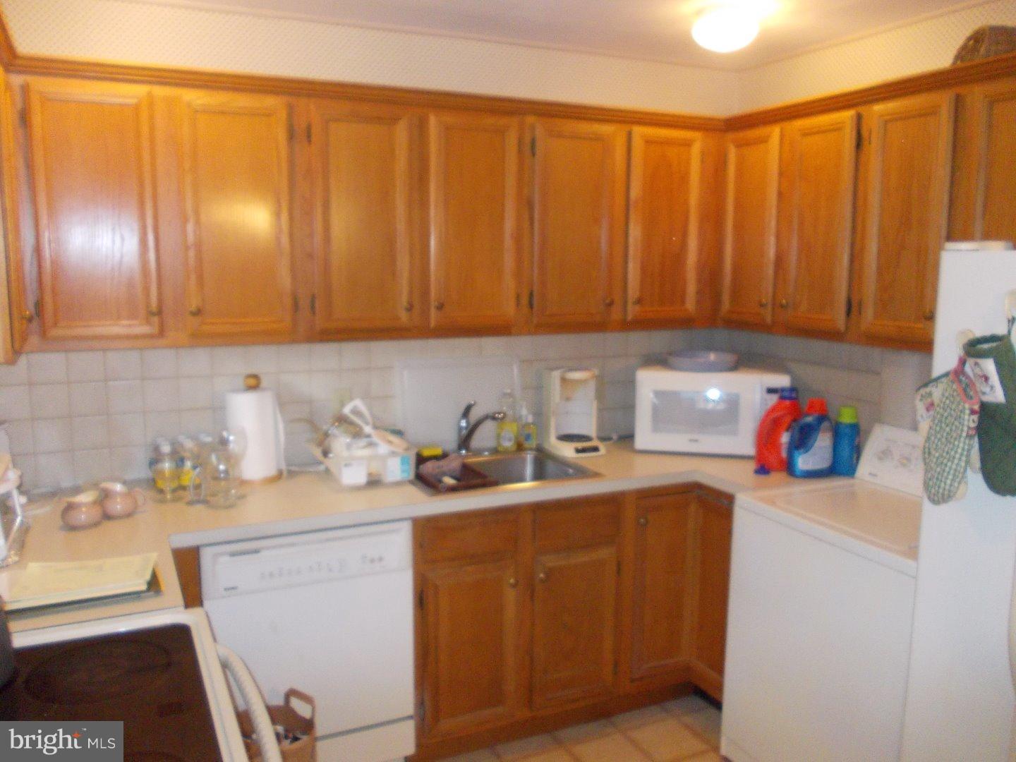66 Candle Road Levittown, PA 19057 - Photo 4 of 13 Kitchen