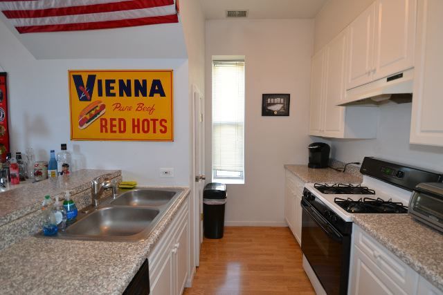 937 North Racine Avenue, Unit 2 Chicago, IL 60642 - Photo 2 of 17