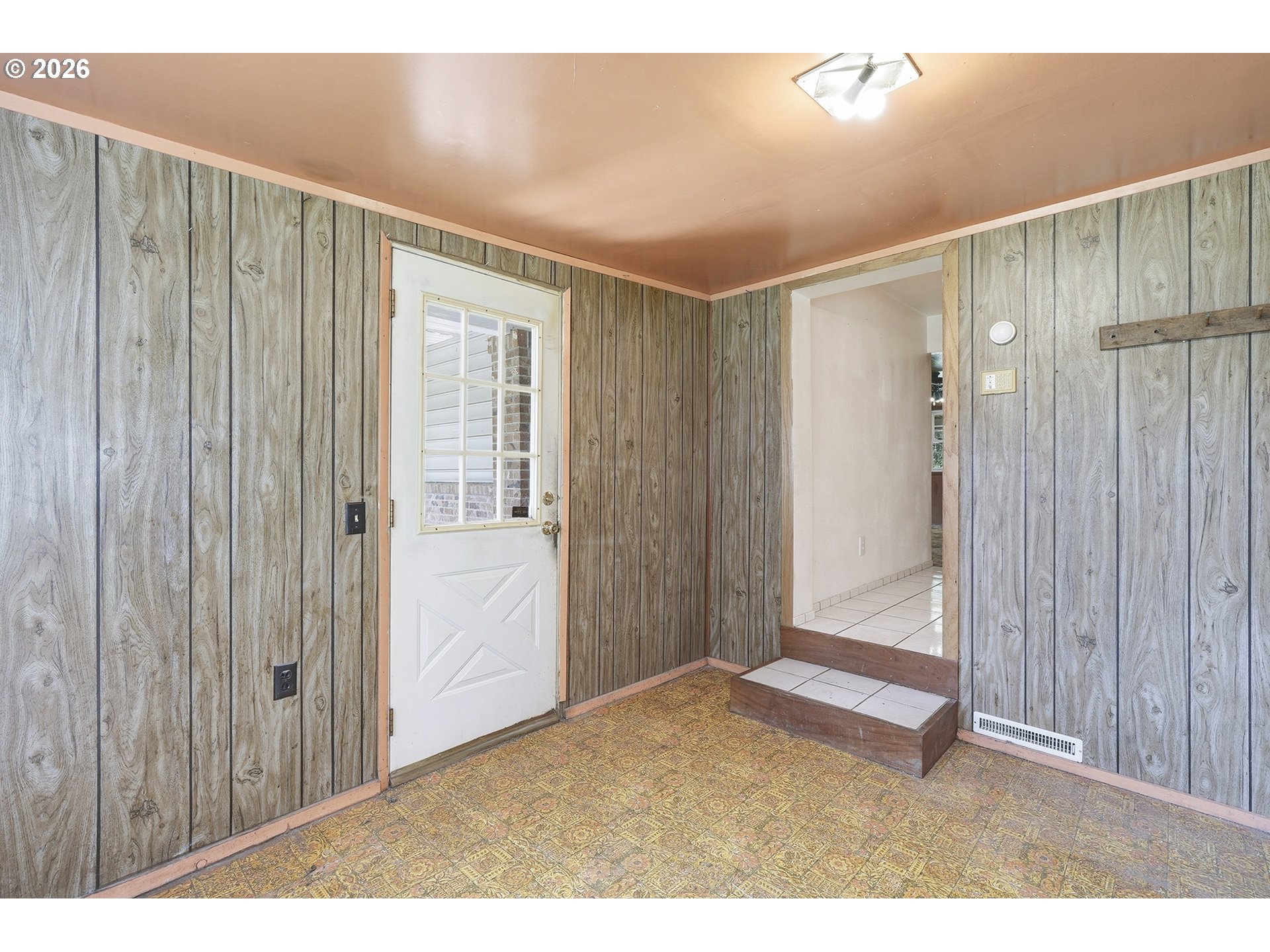 21945 South Lower Highland Road Beavercreek, OR 97004 - Photo 23 of 41 Entrance/Foyer