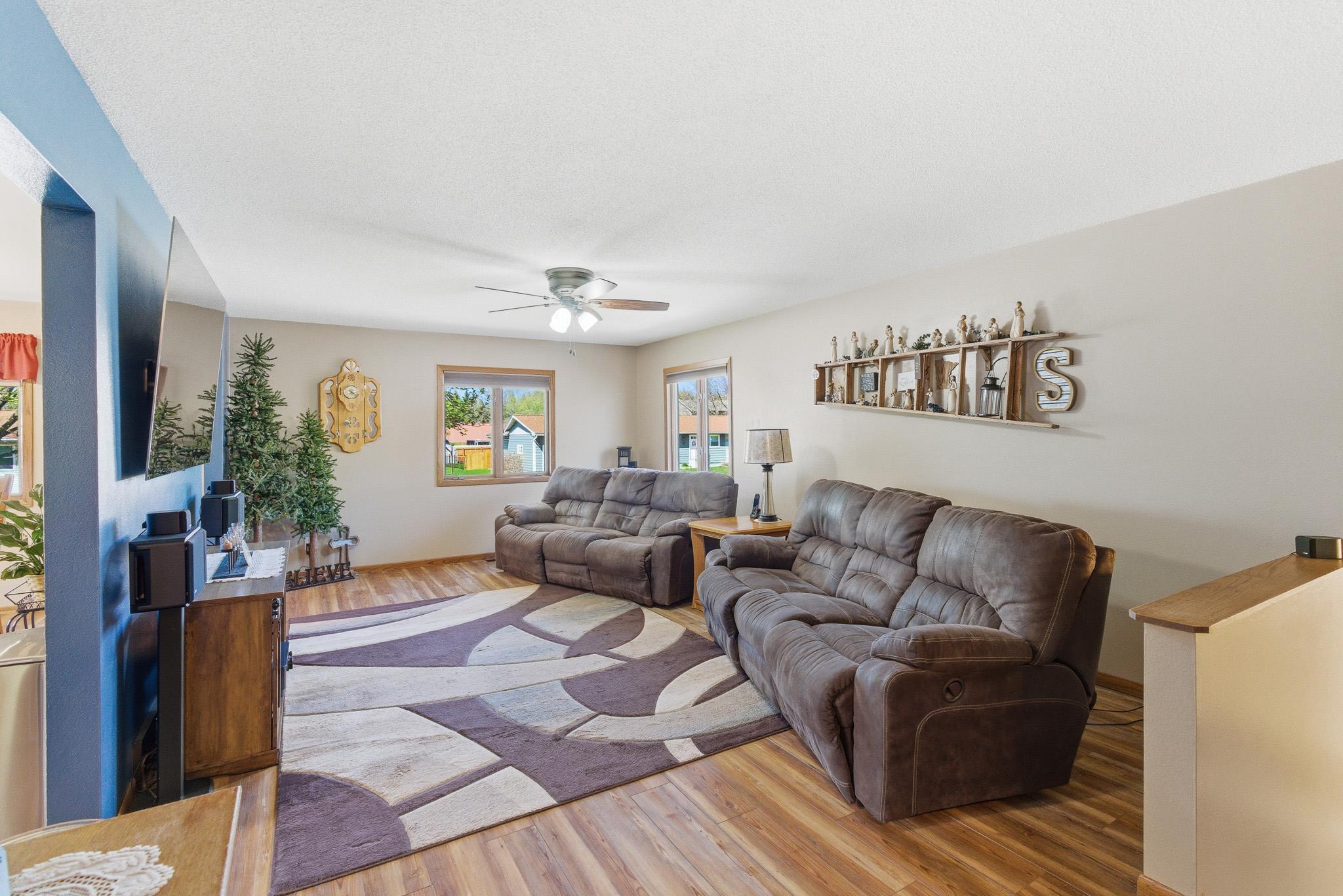 802 1st Street Southwest Madelia, MN 56062 - Photo 4 of 29