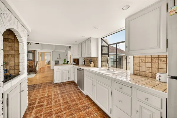 $949,000 | 112 Hiatt Street, Fall River, MA 02721