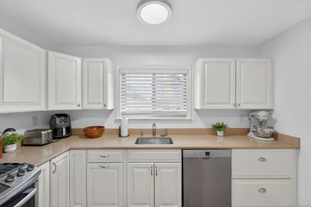 $329,000 | 30 Larkspur Drive, Unit 30, Cromwell, CT 06416