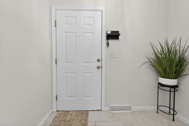 $329,000 | 30 Larkspur Drive, Unit 30, Cromwell, CT 06416