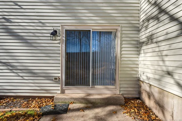 $329,000 | 30 Larkspur Drive, Unit 30, Cromwell, CT 06416