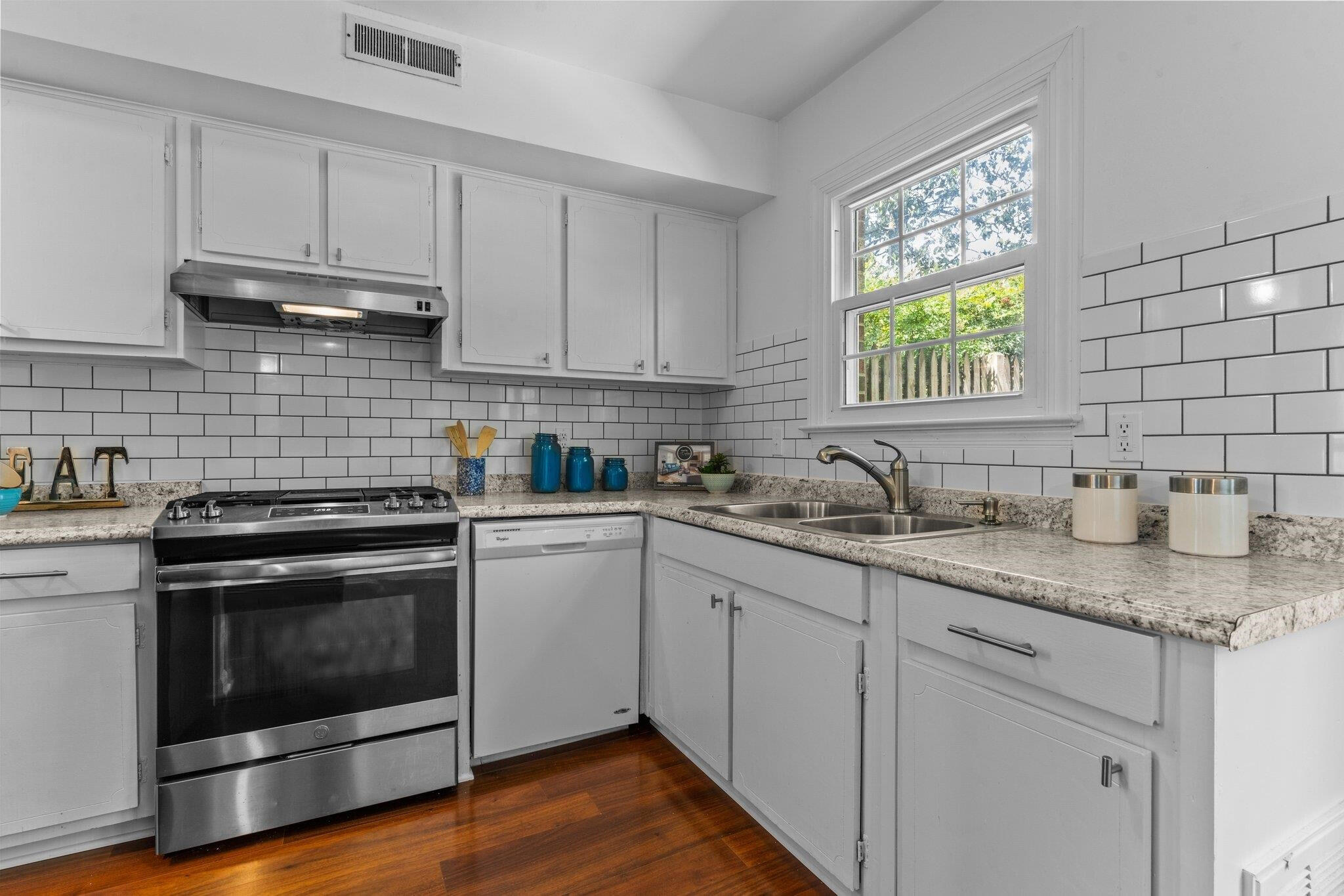3743 Yorktown Place Raleigh, NC 27609 - Photo 12 of 32 Photo 12