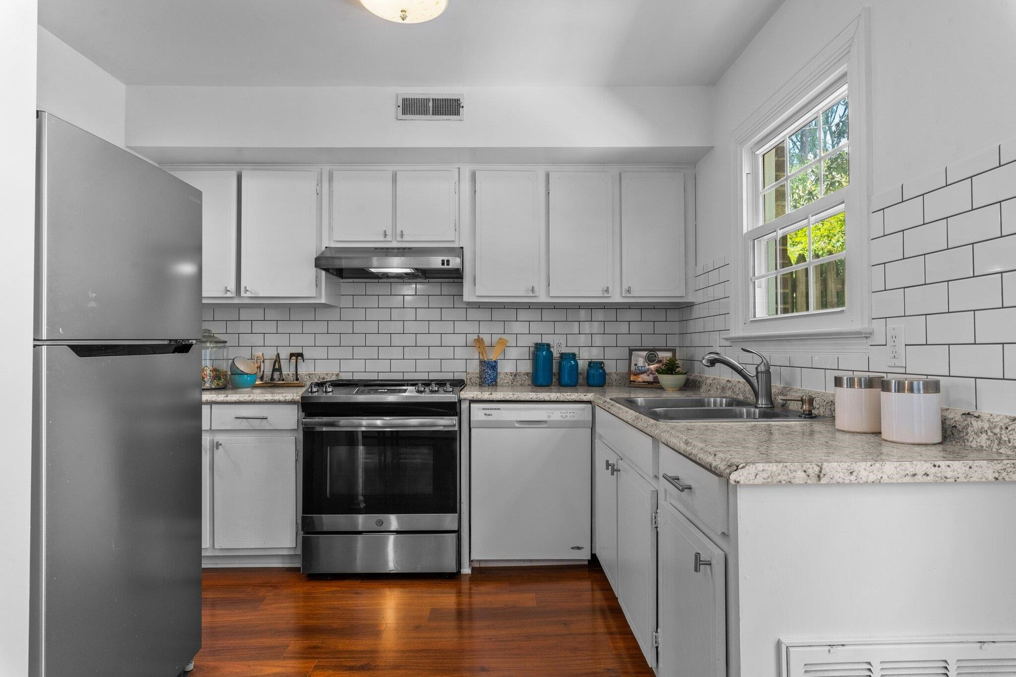 3743 Yorktown Place Raleigh, NC 27609 - Photo 10 of 32 Photo 10