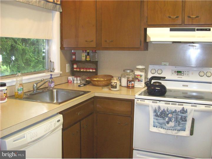 1320 Meetinghouse Road Rydal, PA 19046 - Photo 10 of 18 Kitchen