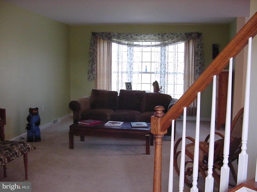 348 Coventry Lane Lititz, PA 17543 - Photo 2 of 10