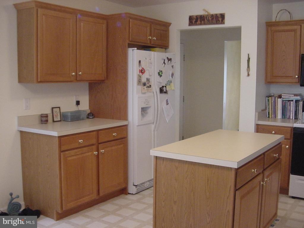 348 Coventry Lane Lititz, PA 17543 - Photo 4 of 10