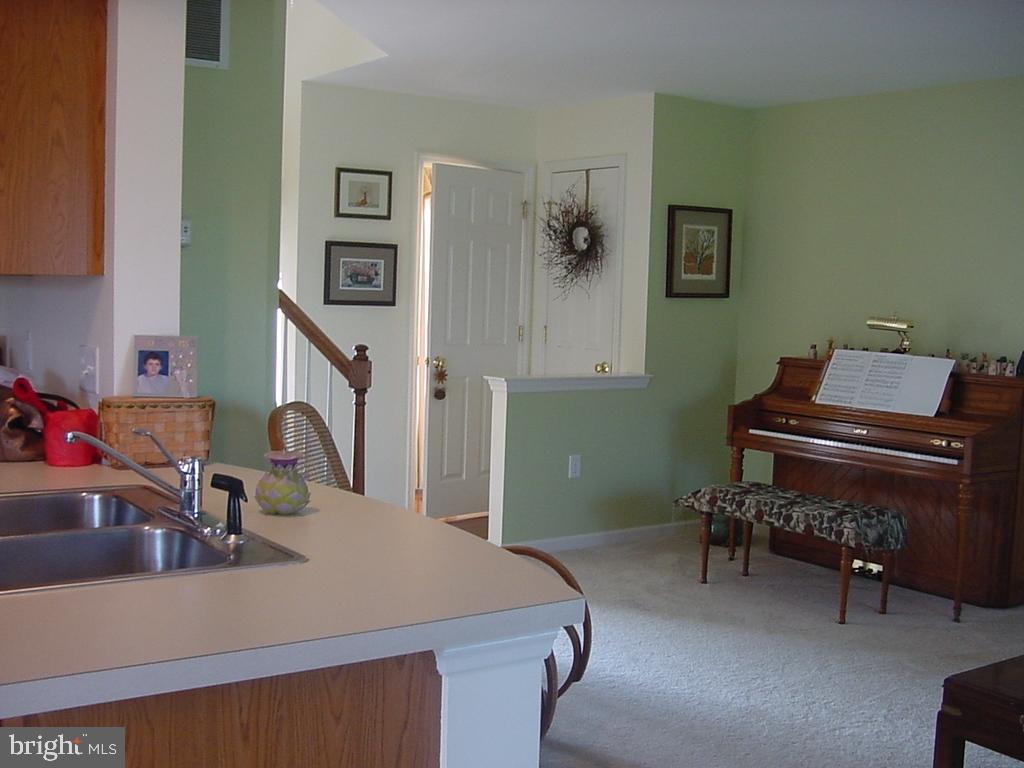 348 Coventry Lane Lititz, PA 17543 - Photo 5 of 10
