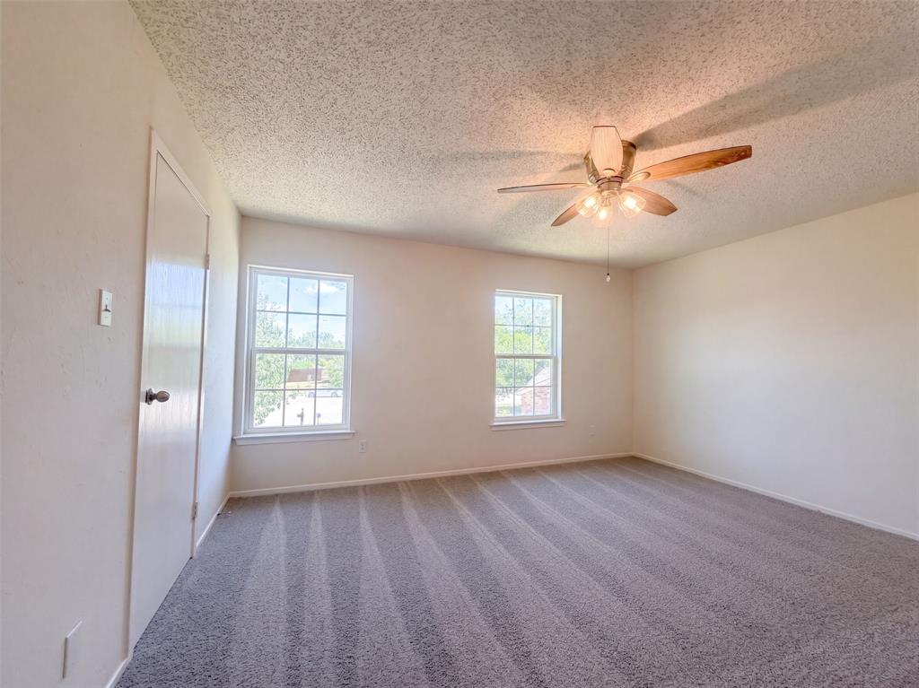 526 Royal Valley Road Grand Prairie, TX 75052 - Photo 10 of 21 Gallery Image 10