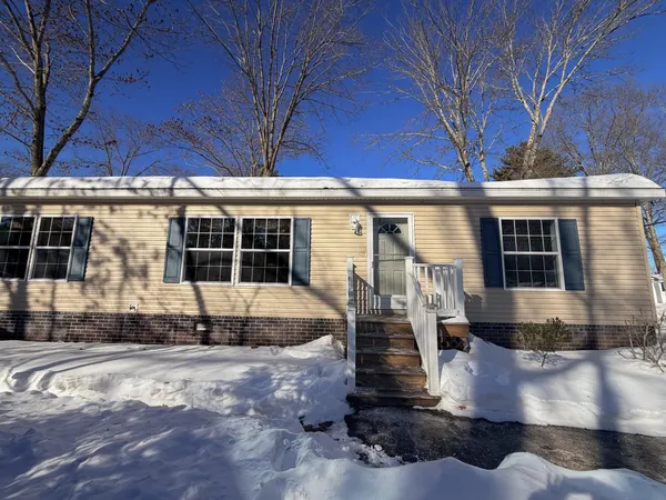 $215,000 | 220 Robin Hood Lane, Unit 220, Exeter, NH 03833